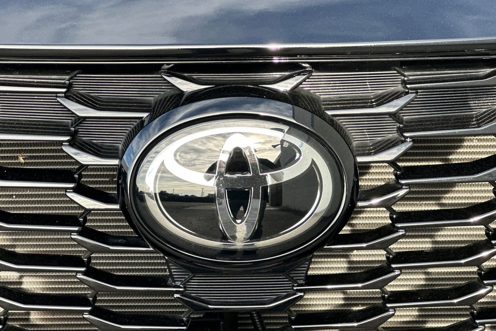 Used 2024 Toyota Highlander XSE FWD image 39