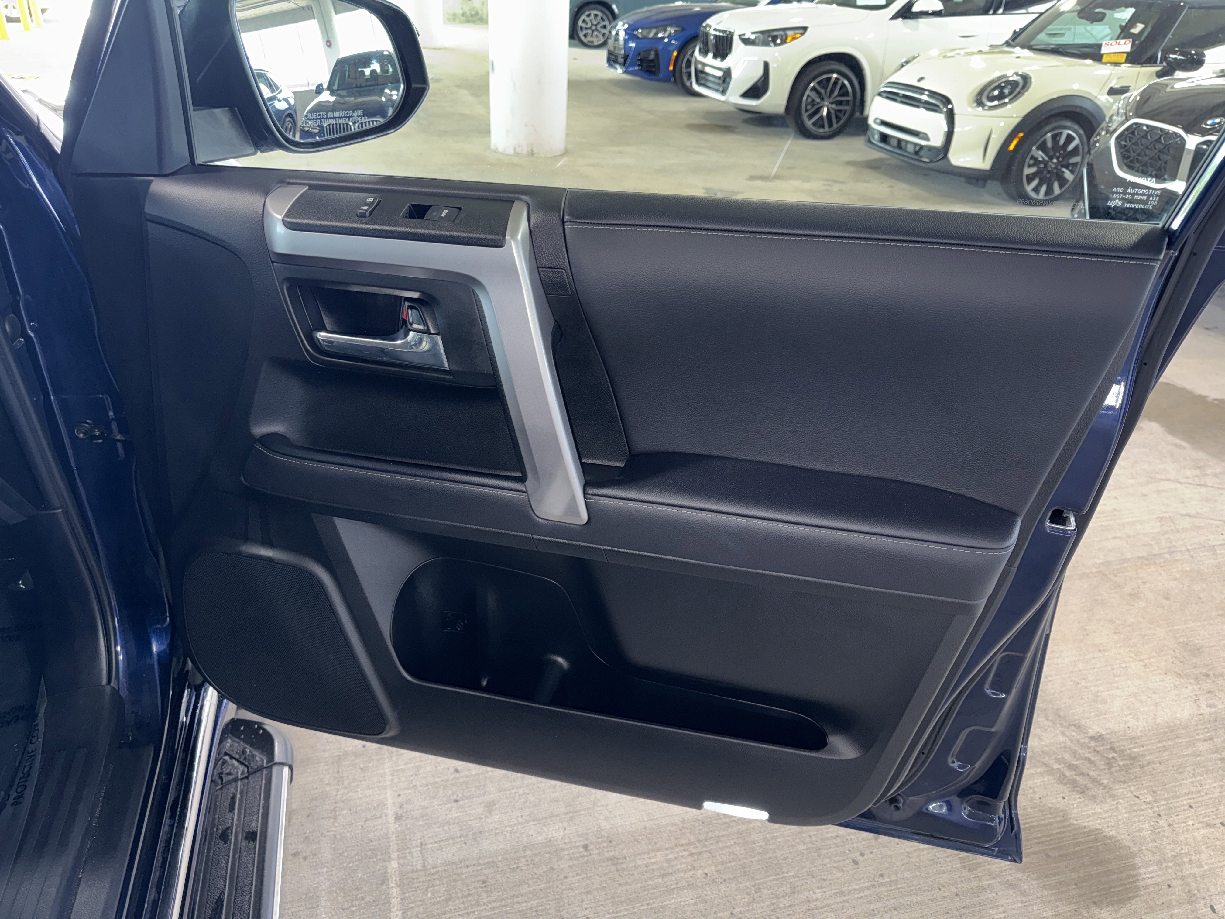 Used 2022 Toyota 4Runner Limited RWD image 9