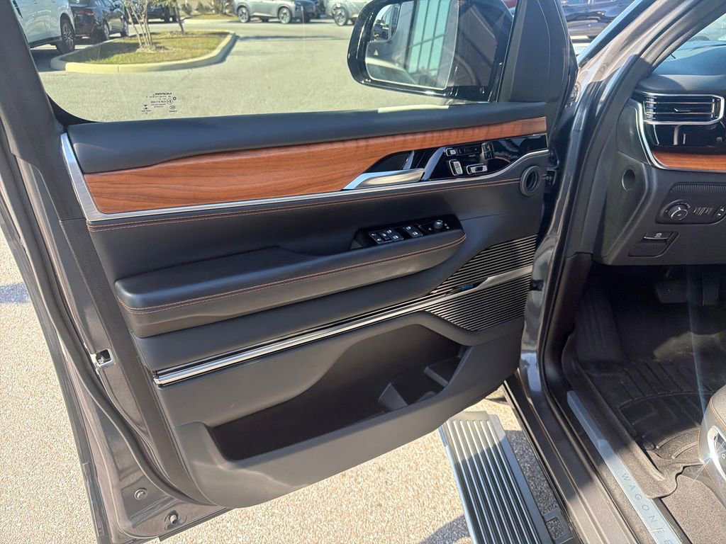 Used 2024 Jeep Grand Wagoneer Series III image 17