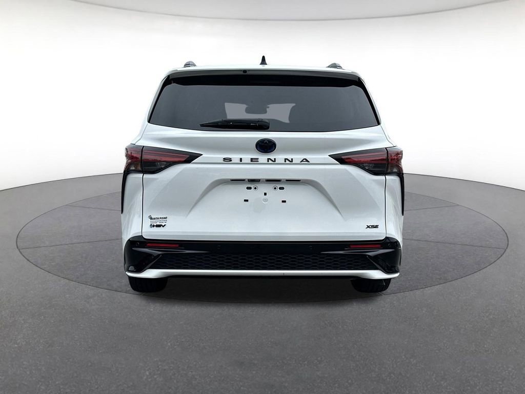 Used 2025 Toyota Sienna XSE w/ XSE Plus Package FWD image 4