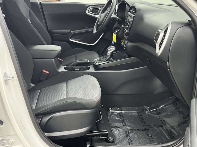 Used 2025 Kia Soul LX w/ LX Technology Package FWD image 26