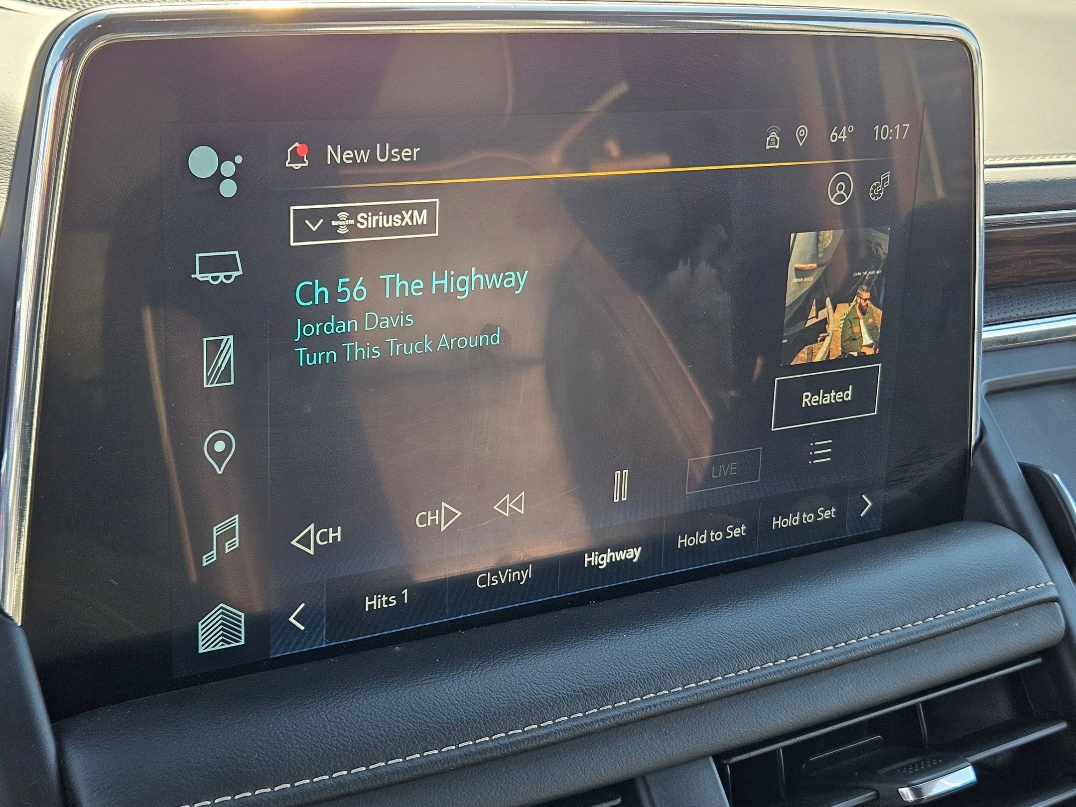 Used 2024 Chevrolet Suburban Premier image 22