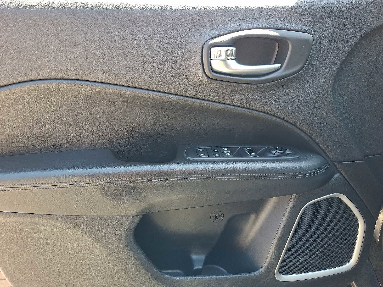 Used 2019 Jeep Compass Altitude image 13