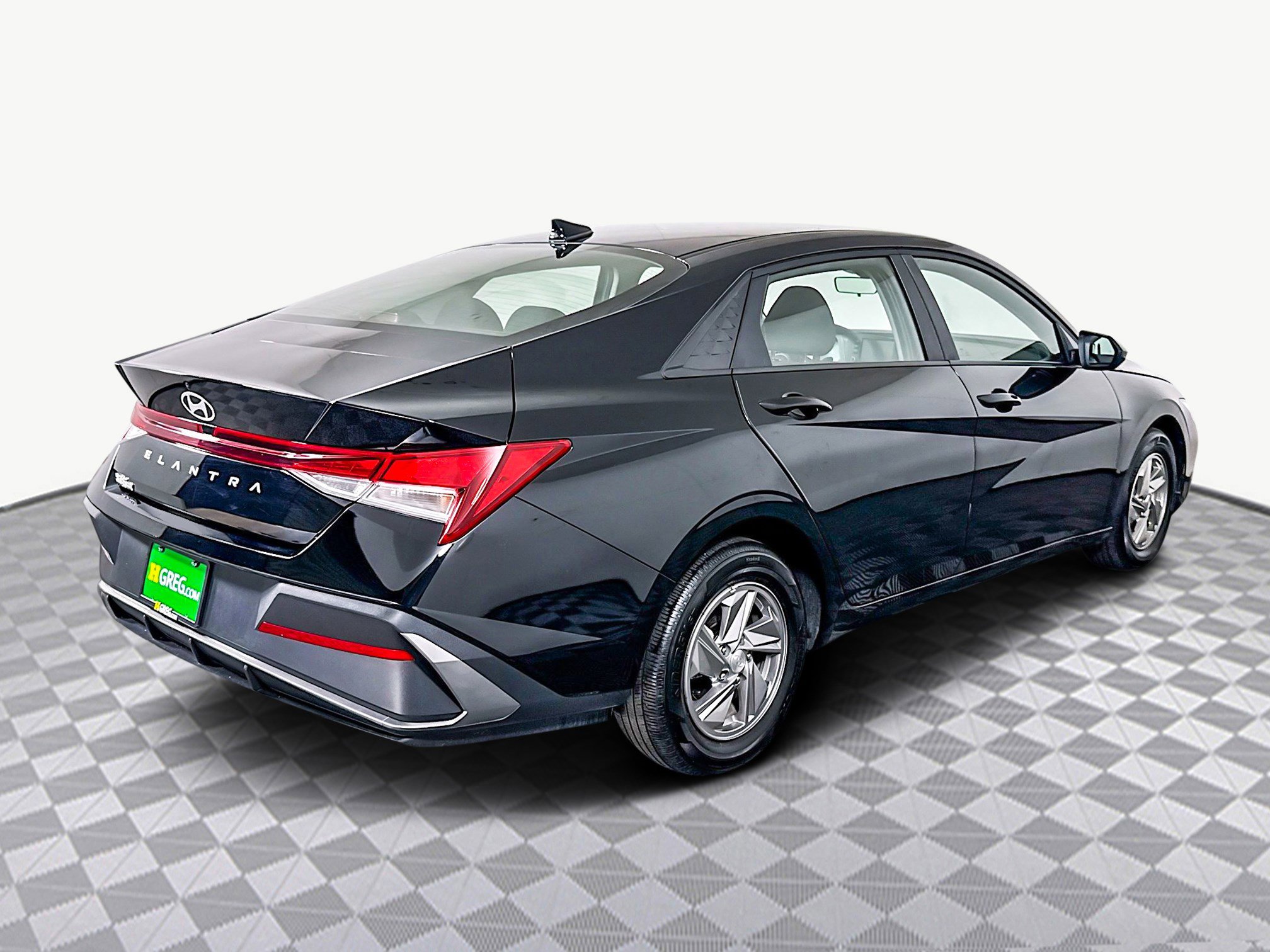 Used 2025 Hyundai Elantra SE image 10