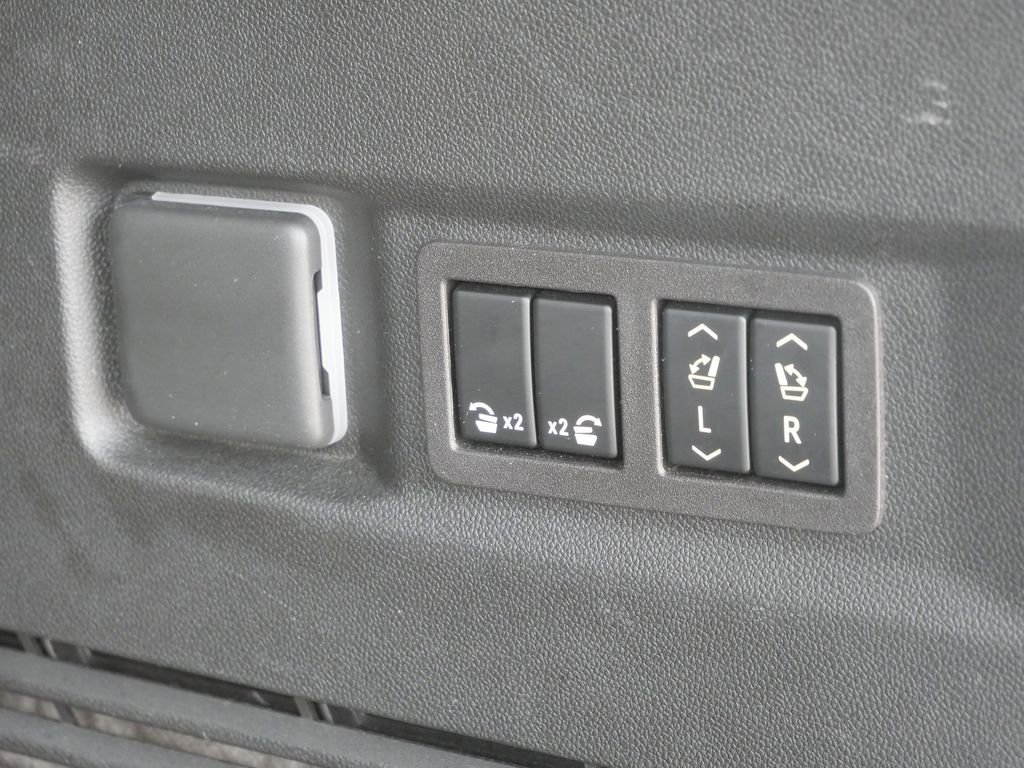 Used 2023 Chevrolet Tahoe LT w/ LT Signature Package image 26