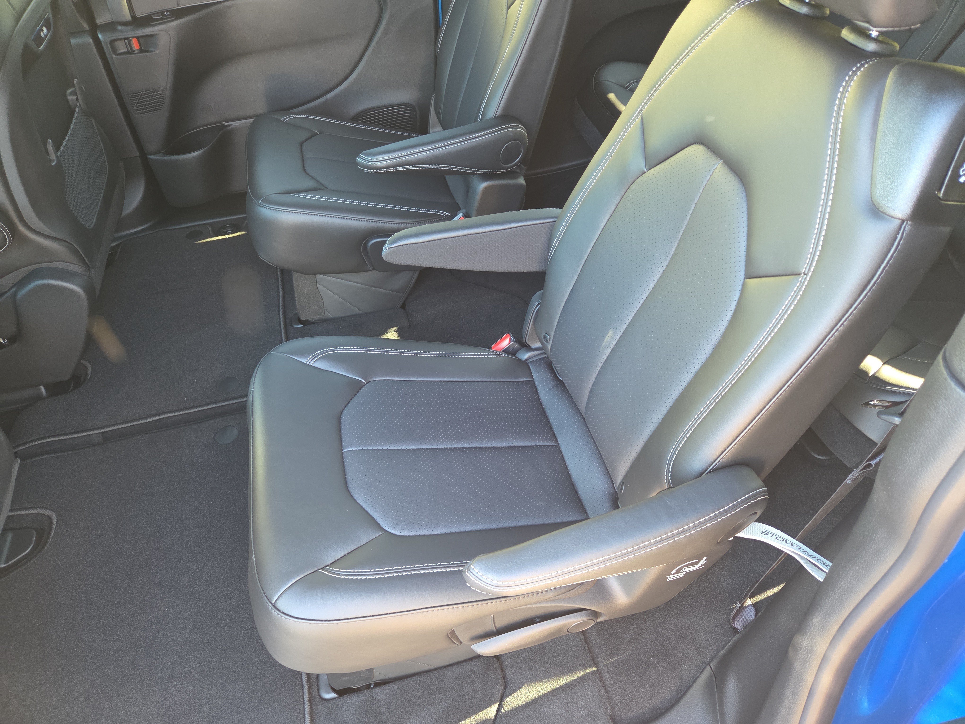 New 2027 Chrysler Pacifica Select FWD image 12