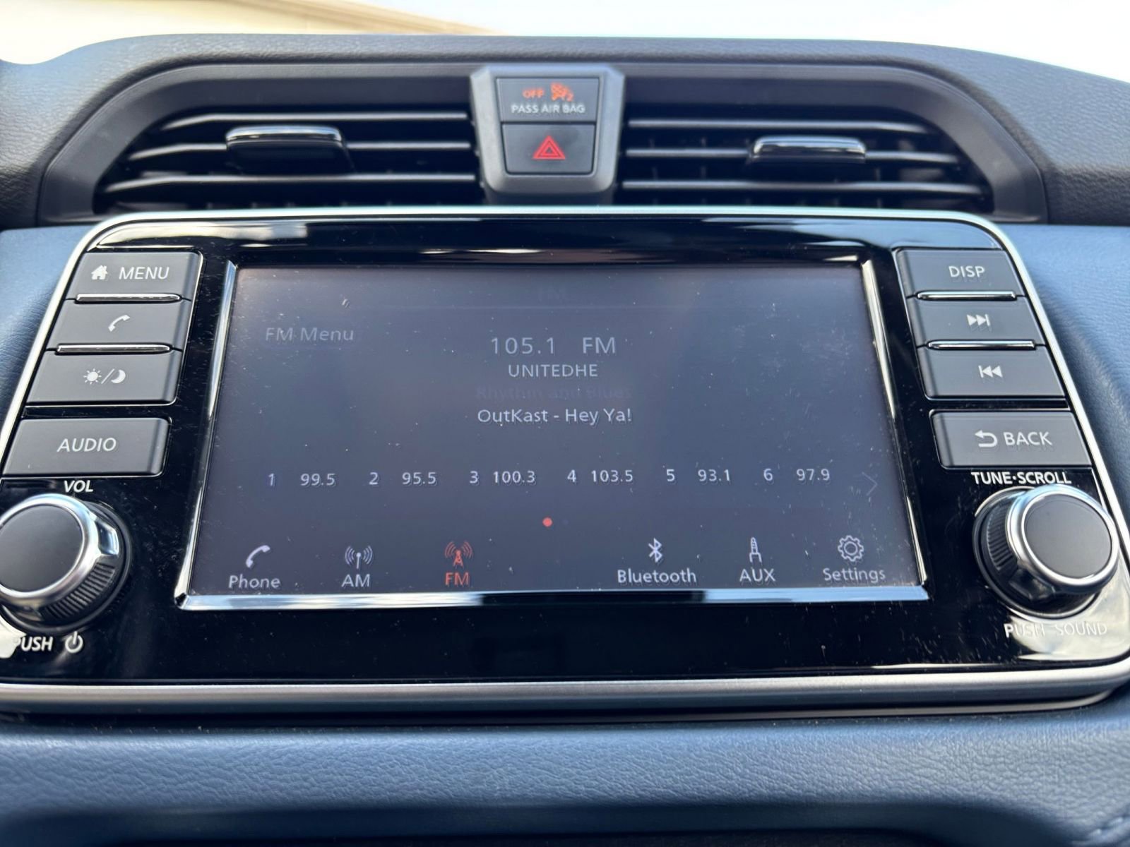 Used 2025 Nissan Versa SV image 20