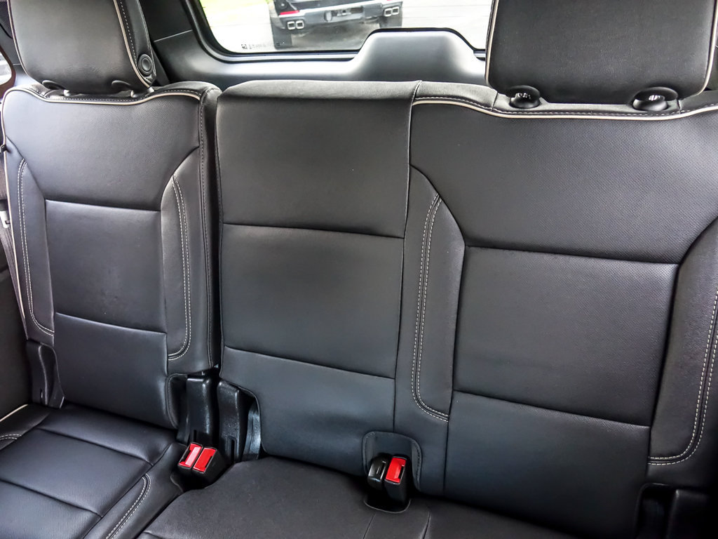 Used 2023 GMC Yukon SLT w/ SLT Luxury Package AWD/4WD image 15