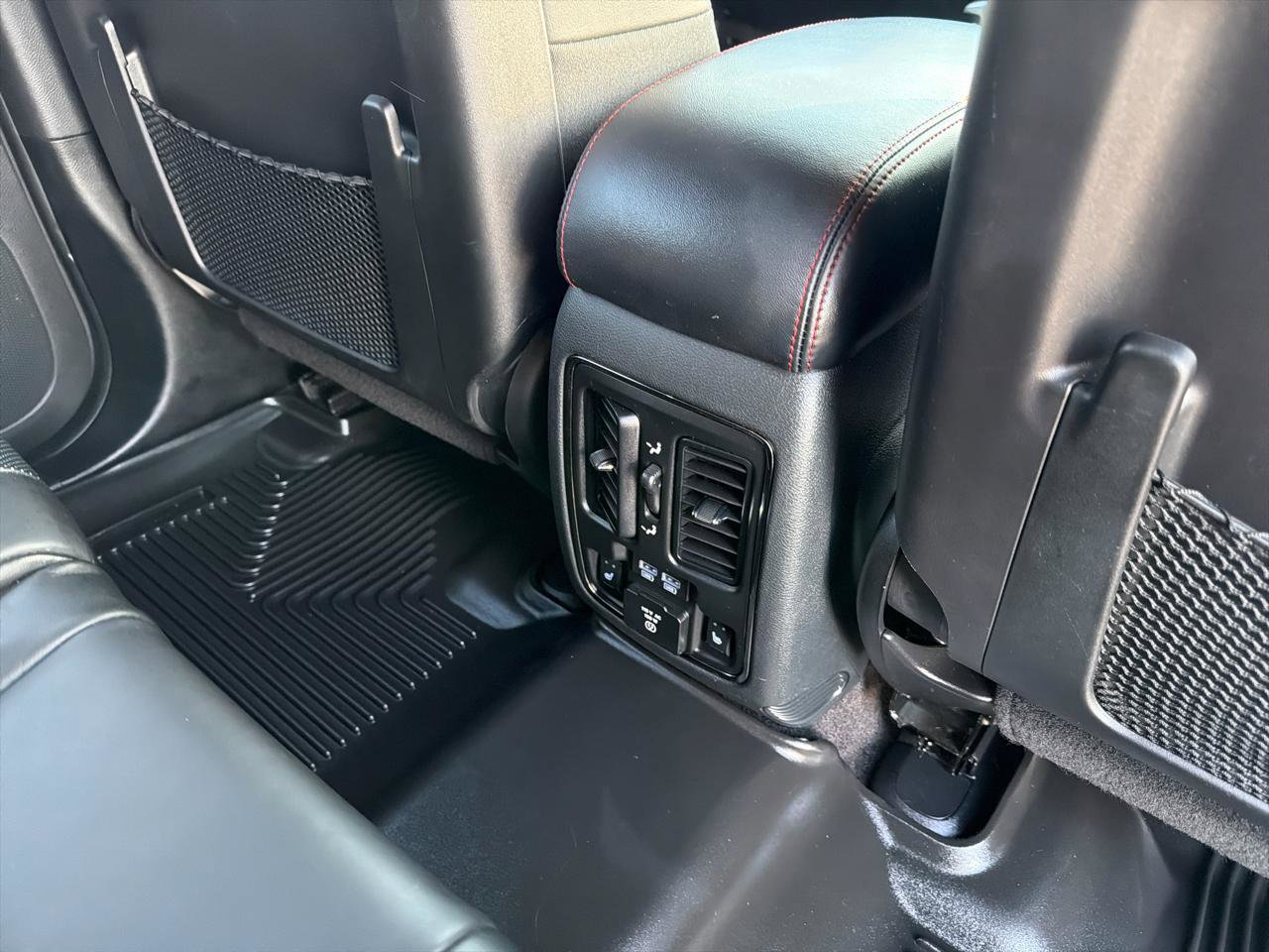 Used 2018 Dodge Durango R/T image 34