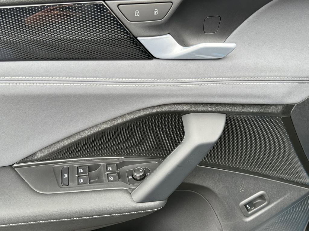 New 2026 Volkswagen Tiguan SE AWD/4WD image 11