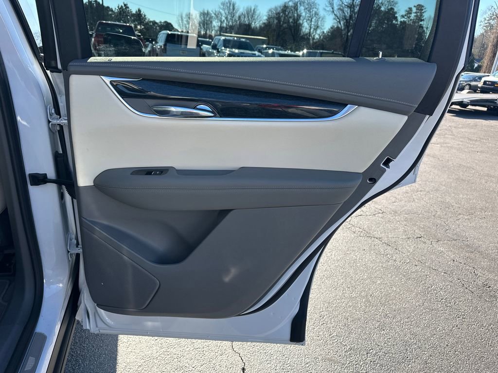 Certified 2022 Cadillac XT6 Premium Luxury w/ Technology Package image 16