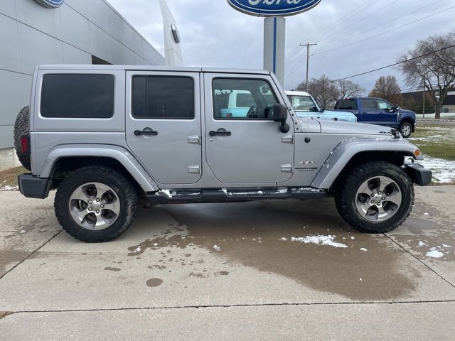 Used 2018 Jeep Wrangler Unlimited Sahara w/ Dual Top Group image 11