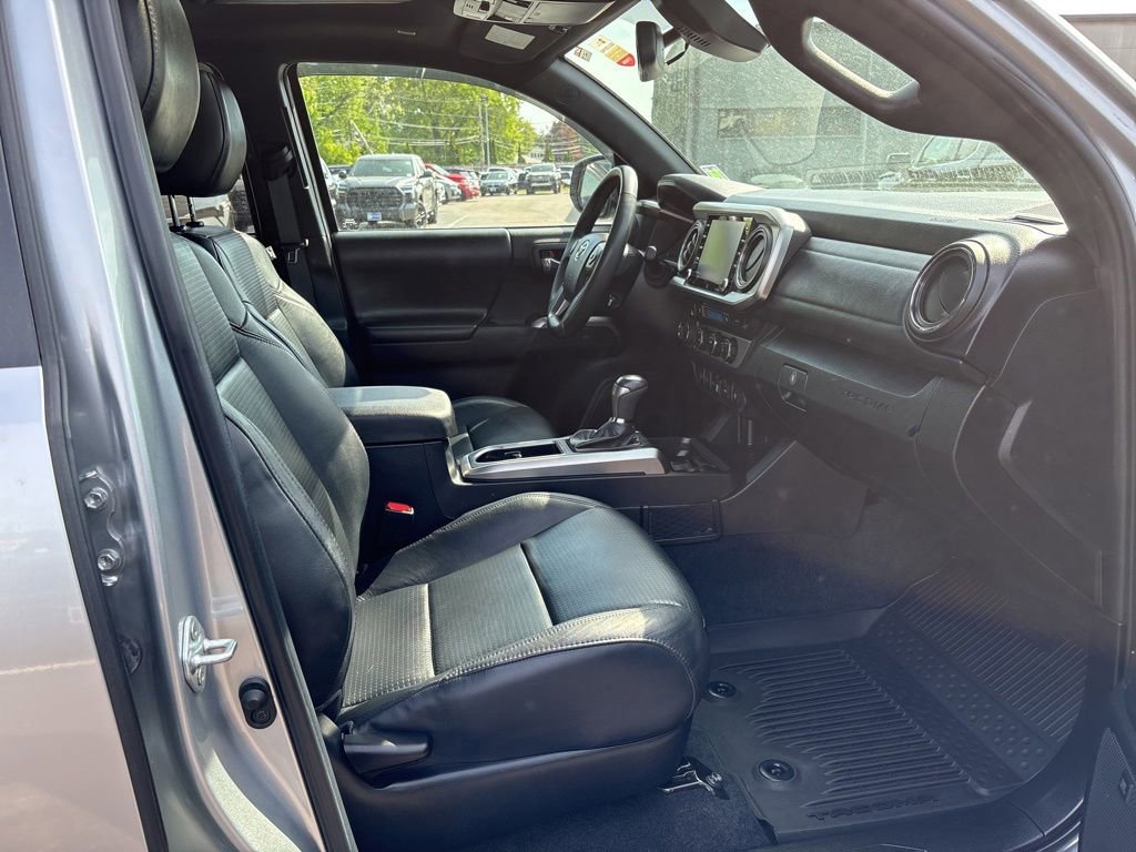 Certified 2023 Toyota Tacoma Limited AWD/4WD image 10