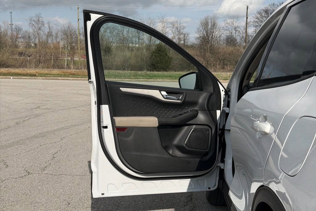 Used 2020 Ford Escape SE image 17