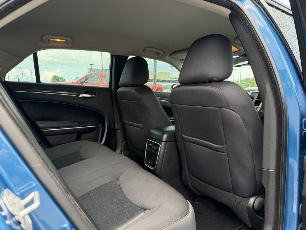 Used 2022 Chrysler 300 Touring w/ Sport Appearance Package RWD image 27