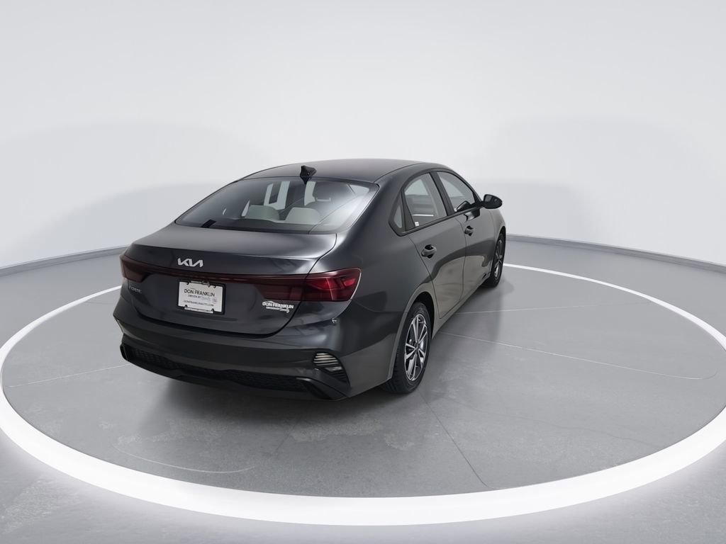 Used 2023 Kia Forte LXS w/ LXS Technology Package FWD image 8