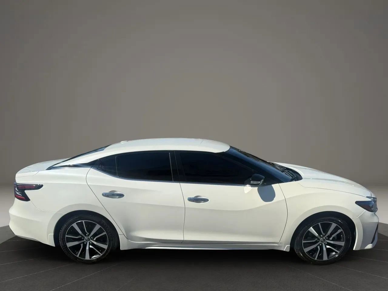 Used 2023 Nissan Maxima SV w/ Floor Mat Group FWD image 6