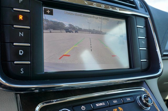 Used 2019 Lincoln Continental Select image 20