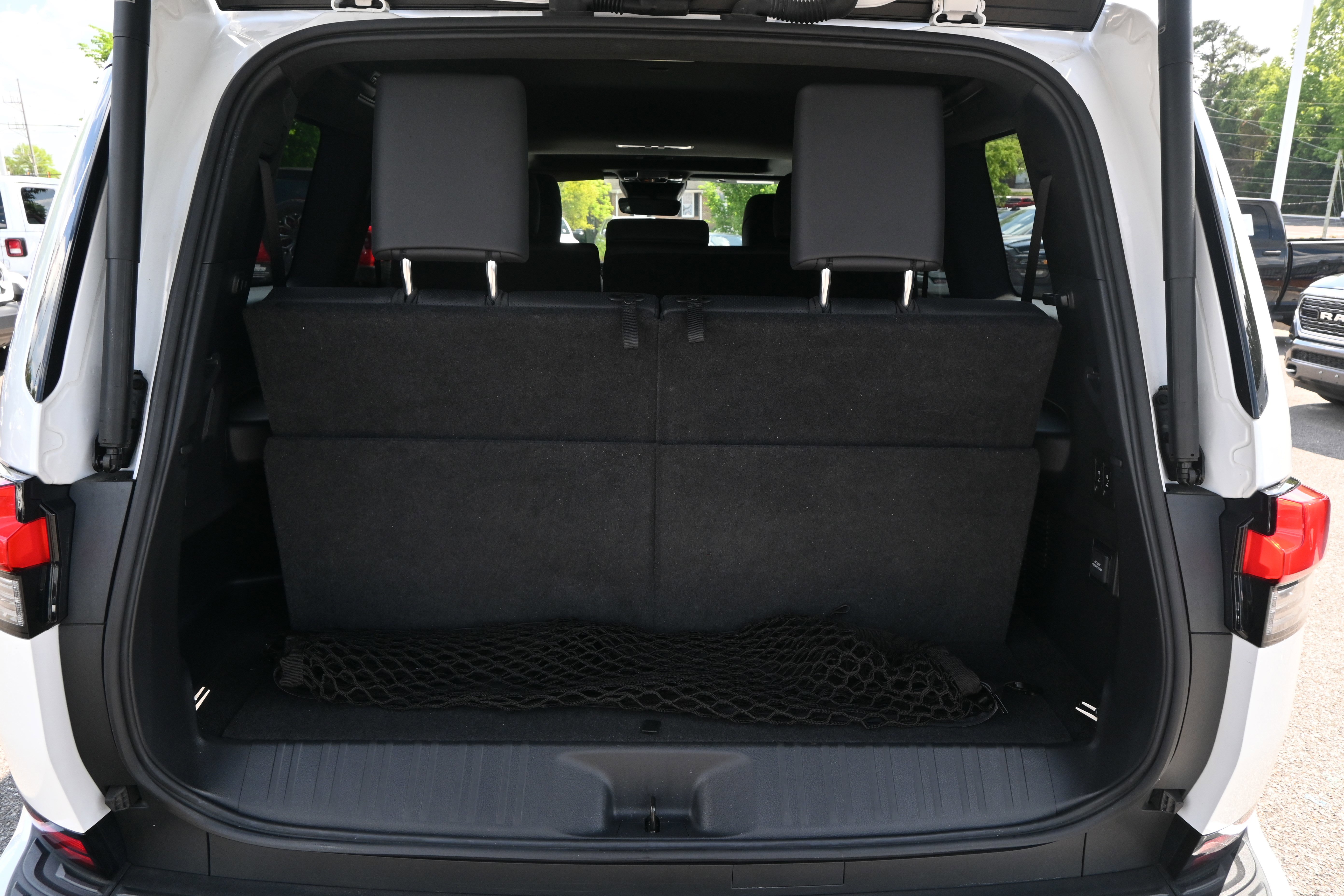 Used 2024 Lexus GX 550 w/ Cold Area Package AWD/4WD image 32