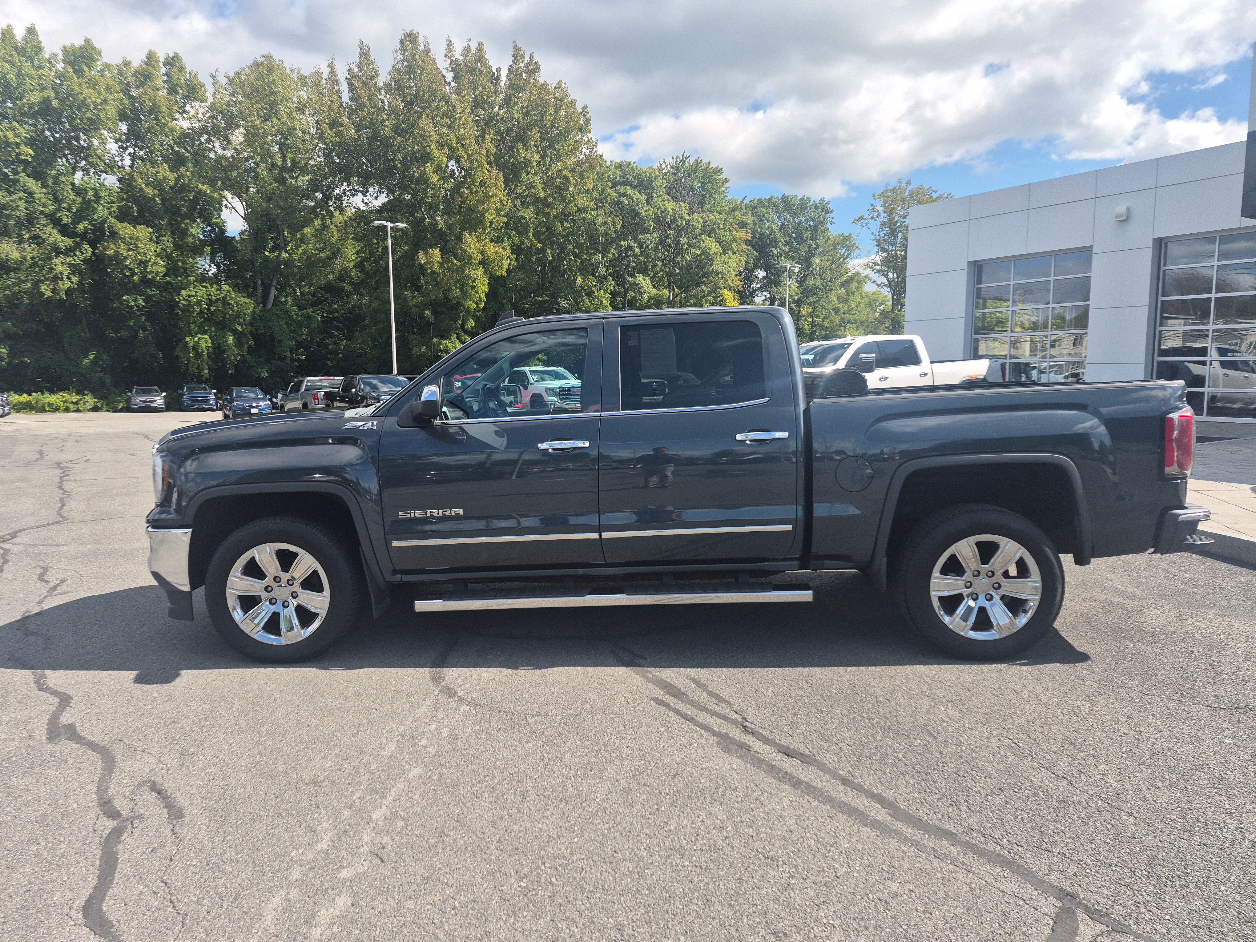 Used 2018 GMC Sierra 1500 SLT AWD/4WD image 2