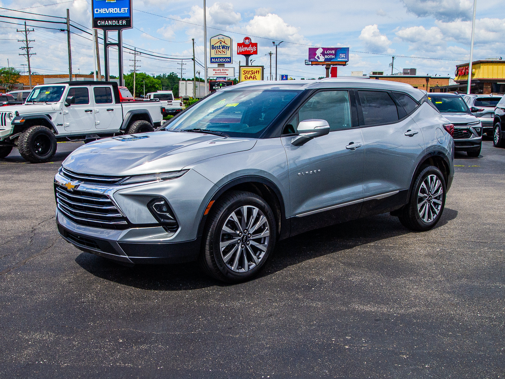 Used 2023 Chevrolet Blazer Premier FWD image 3