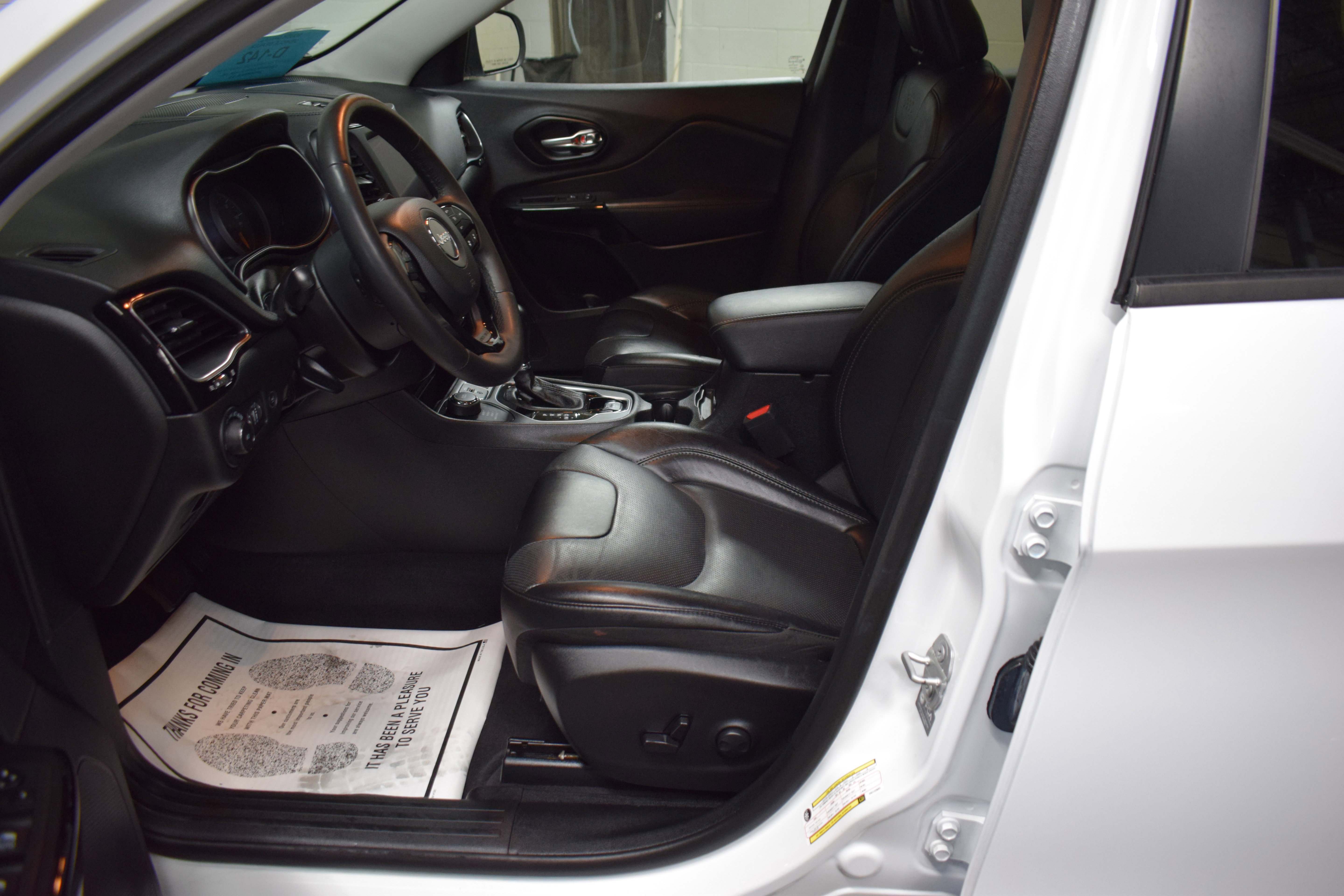 Used 2023 Jeep Cherokee Altitude Lux image 13