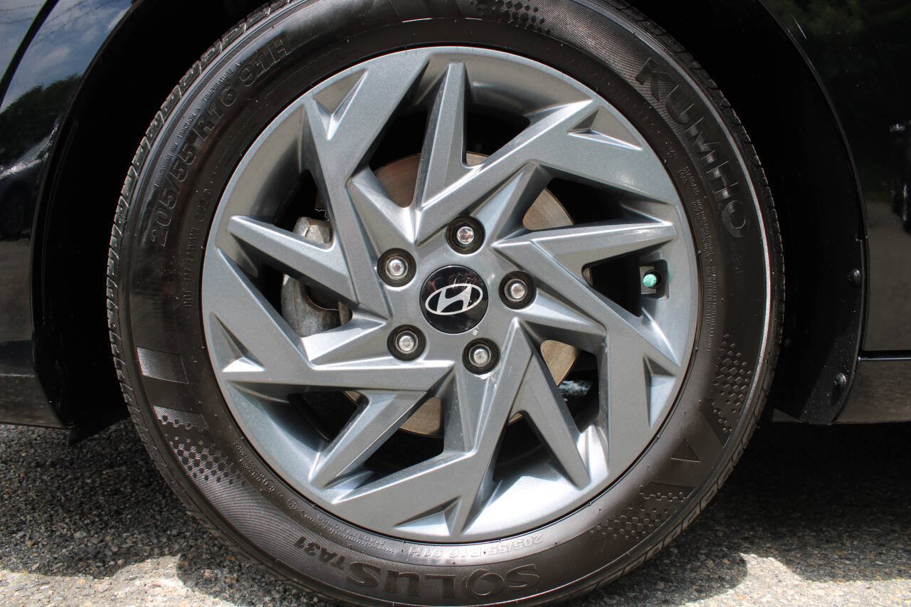 Used 2024 Hyundai Elantra SEL FWD image 19