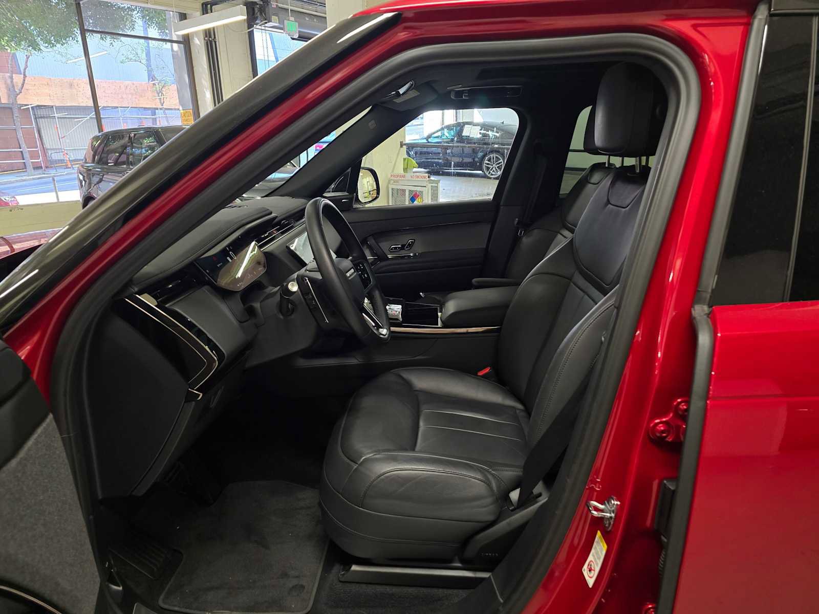 Used 2025 Land Rover Range Rover Sport image 23