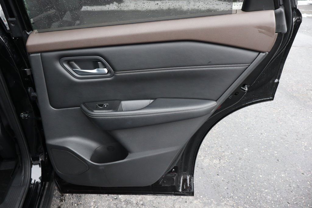 Used 2022 Nissan Rogue SL w/ SL Premium Package image 31