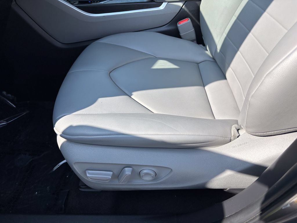 Certified 2024 Toyota Highlander XLE FWD image 23