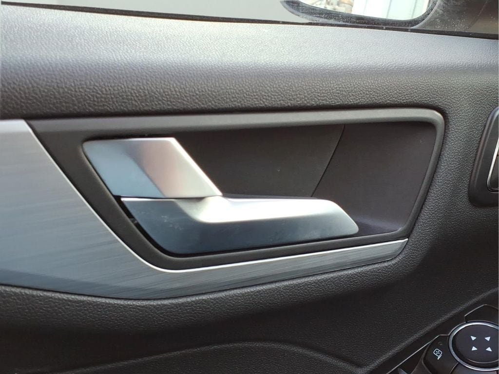 Used 2024 Ford Escape SE w/ PHEV Premium Package FWD image 18
