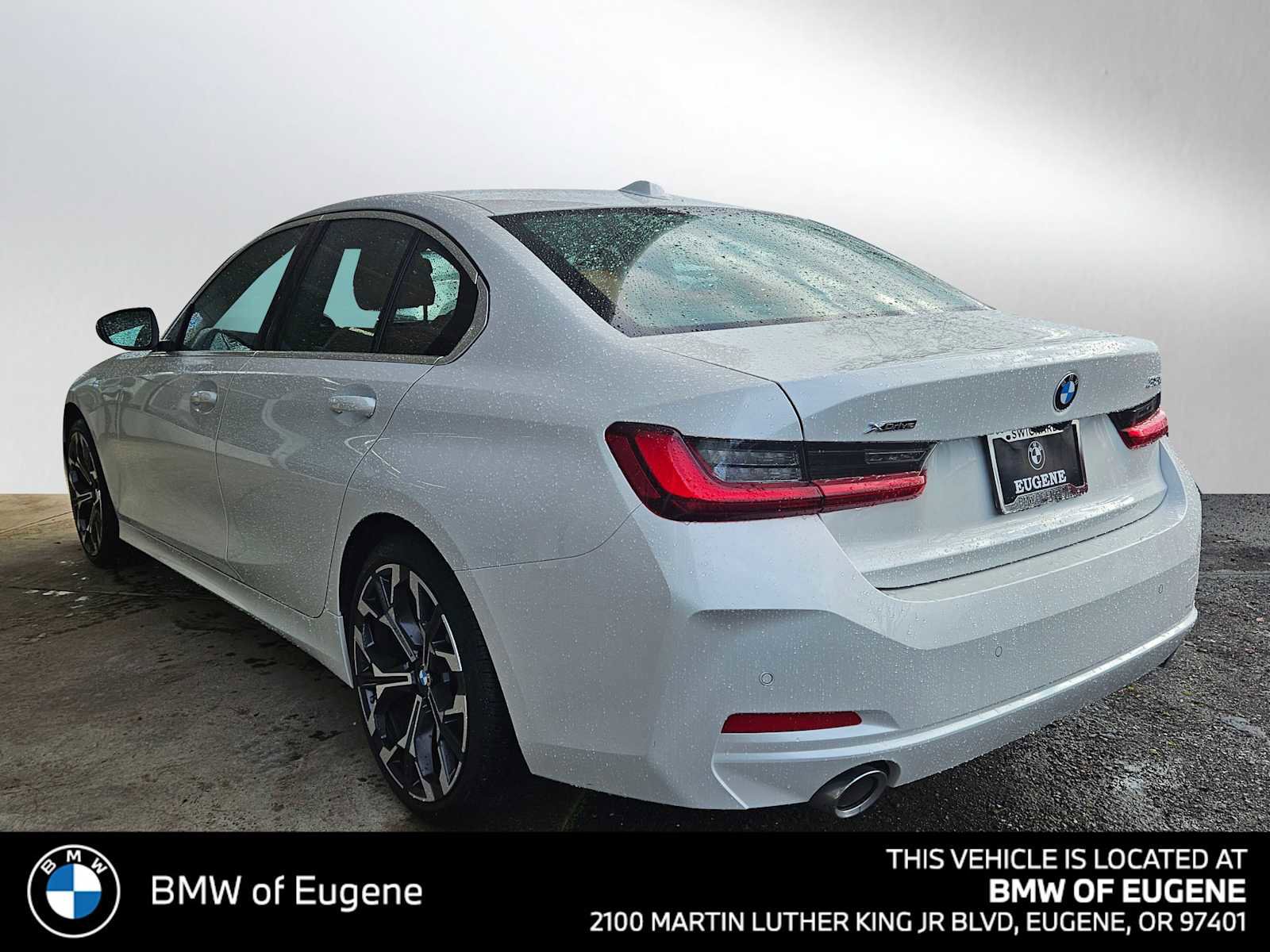 Used 2025 BMW 330i xDrive Sedan w/ Convenience Package image 5