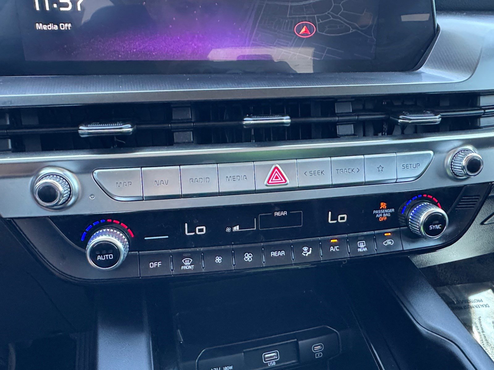 Used 2024 Kia Telluride LX image 19