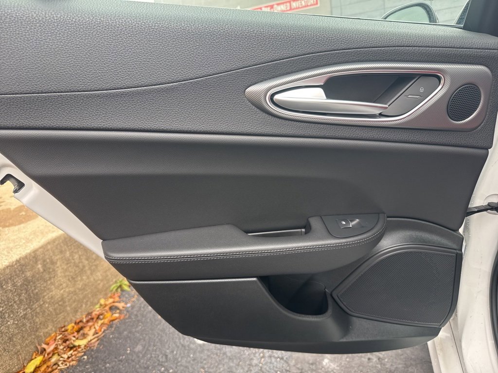 New 2025 Alfa Romeo Giulia AWD w/ Veloce Package AWD image 17