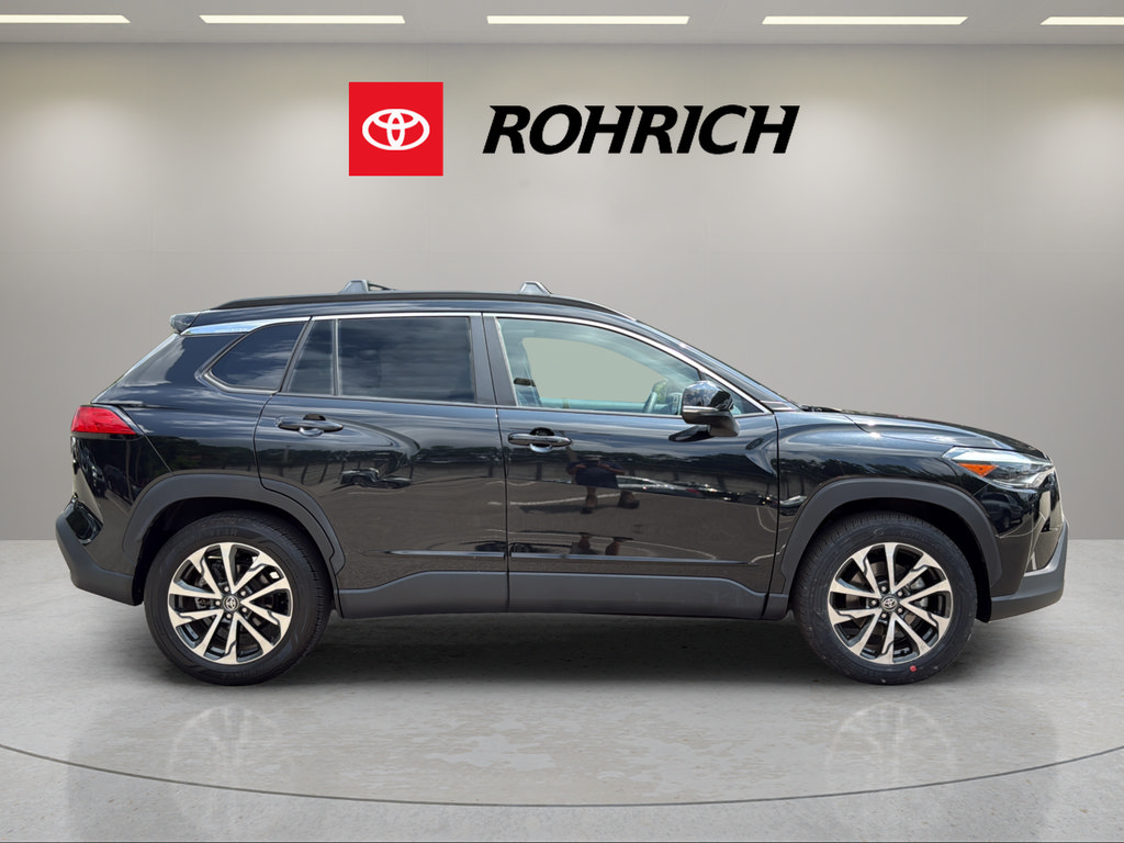 Used 2023 Toyota Corolla Cross XLE w/ Convenience Package FWD image 5