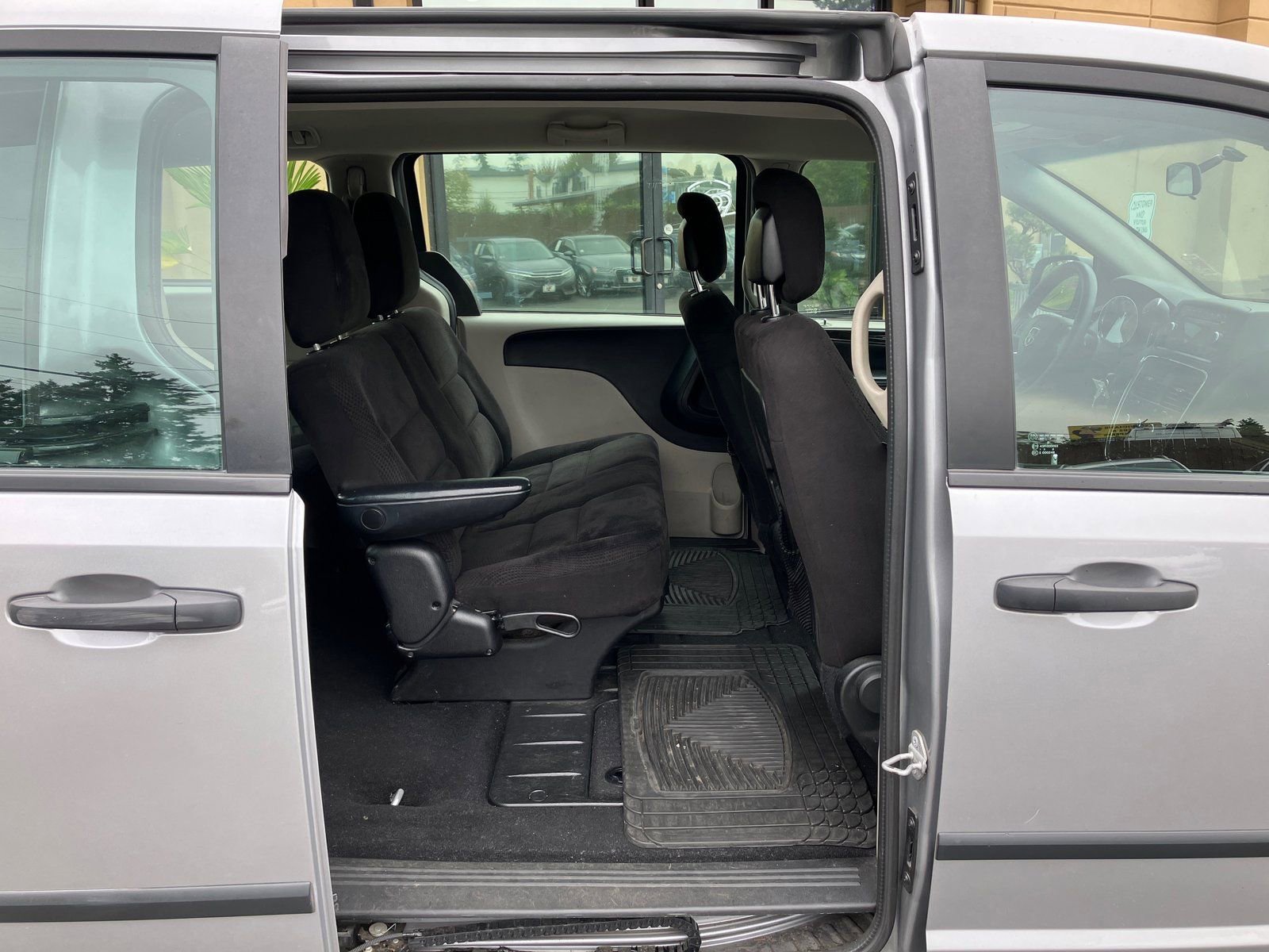 Used 2014 Dodge Grand Caravan American Value Package FWD image 19