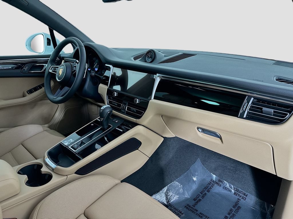 Certified 2026 Porsche Macan AWD/4WD image 31