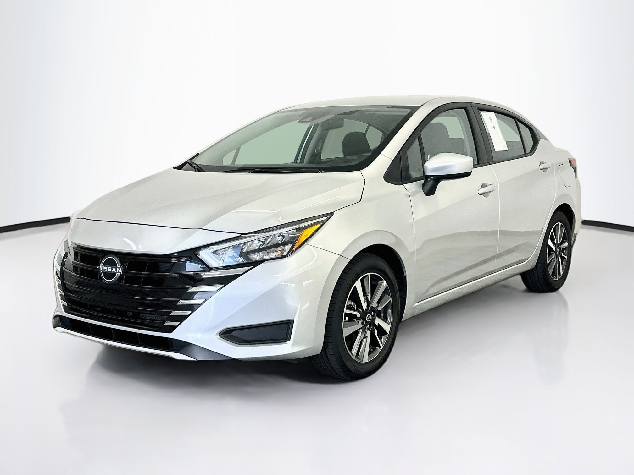 Used 2025 Nissan Versa SV FWD image 3