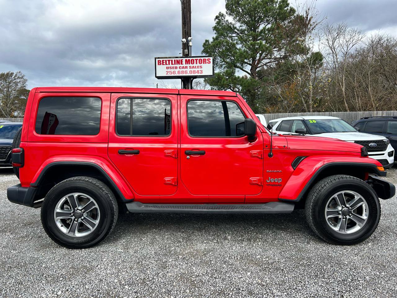 Used 2018 Jeep Wrangler Unlimited Sahara AWD/4WD image 3