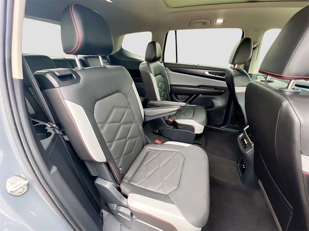 Used 2024 Volkswagen Atlas Peak Edition SE image 27