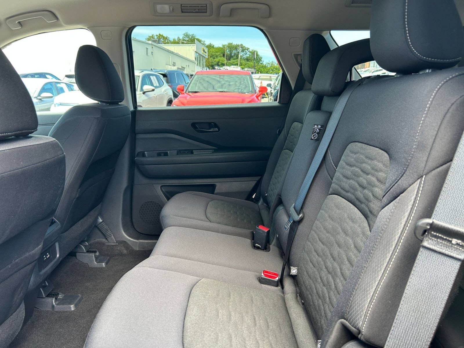 Used 2025 Nissan Pathfinder SV FWD image 22