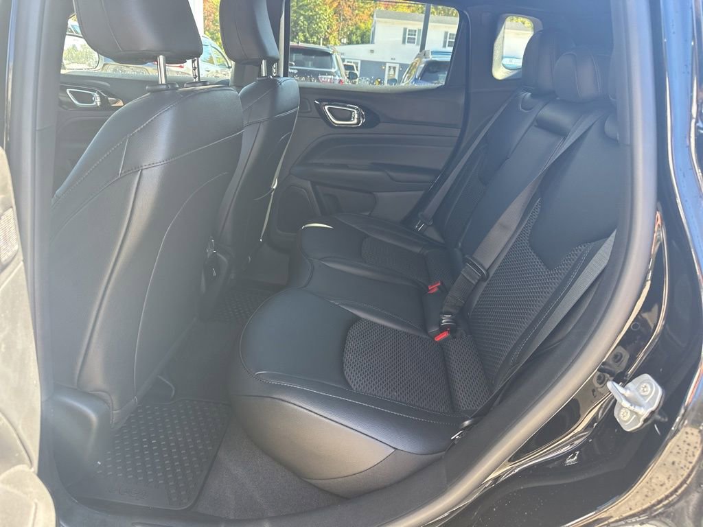 New 2025 Jeep Compass Latitude w/ Sun & Sound Group image 26