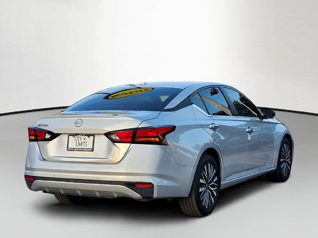 Used 2025 Nissan Altima 2.5 SV FWD image 7