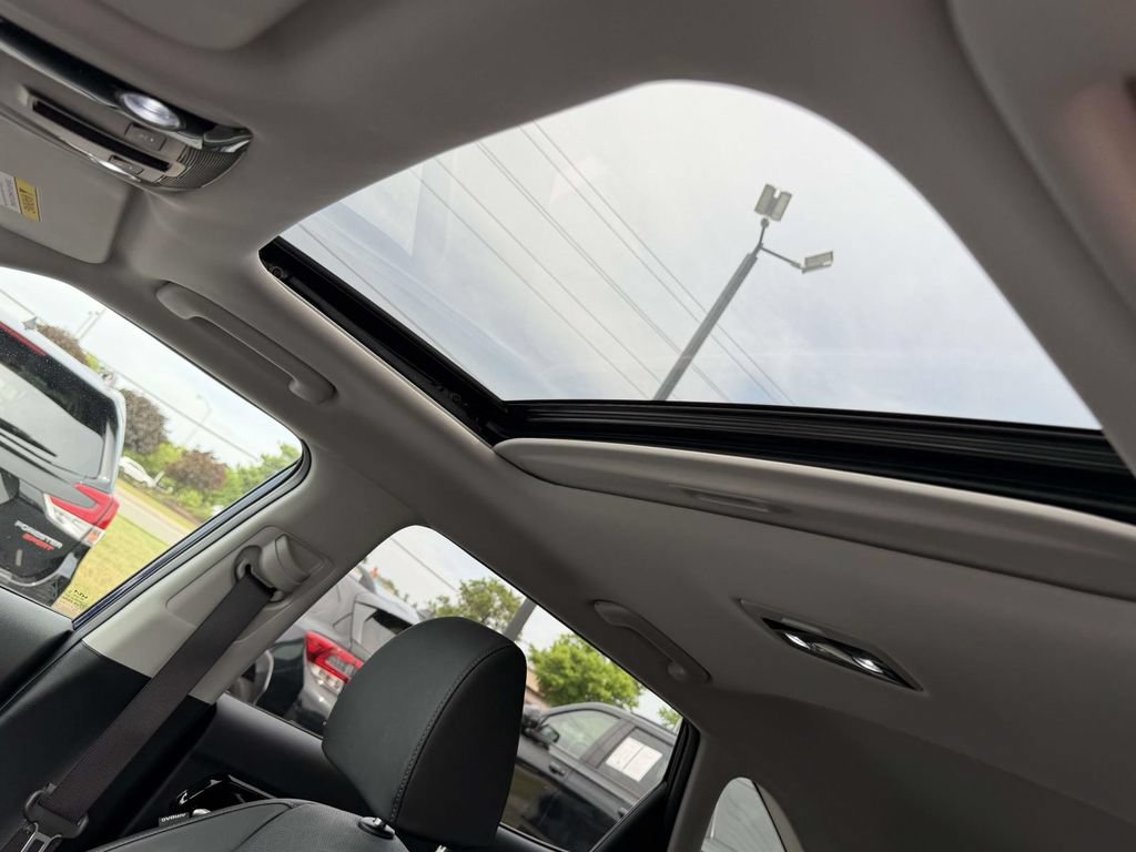 Used 2024 Kia Seltos SX w/ SX Sunroof Package AWD/4WD image 19