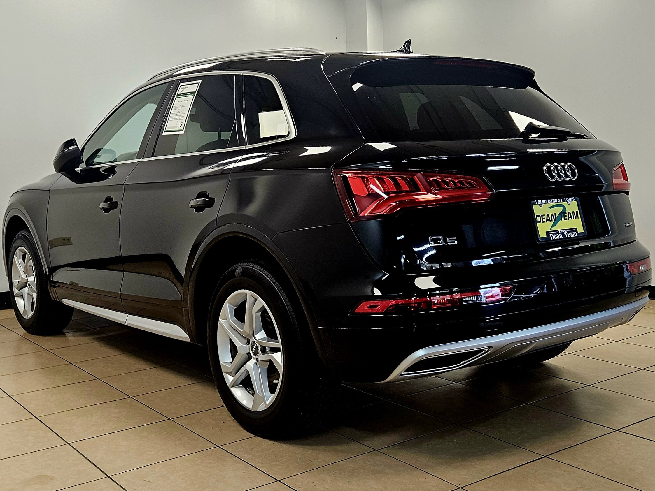 Used 2019 Audi Q5 2.0T Premium w/ Convenience Package AWD/4WD image 4
