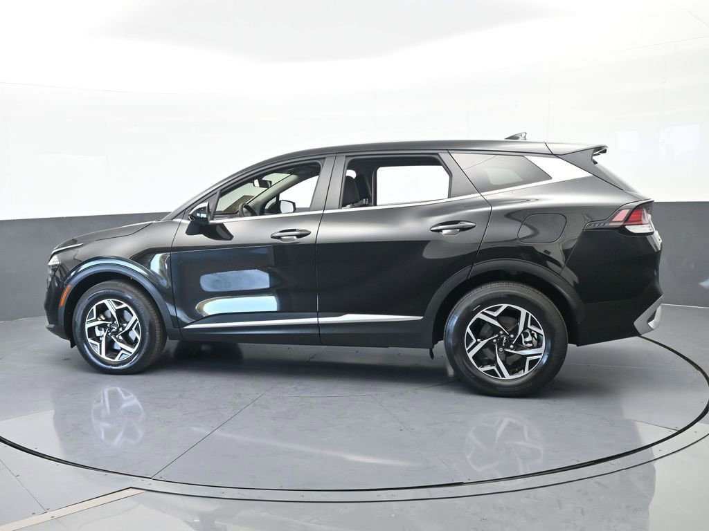 Used 2024 Kia Sportage LX image 3