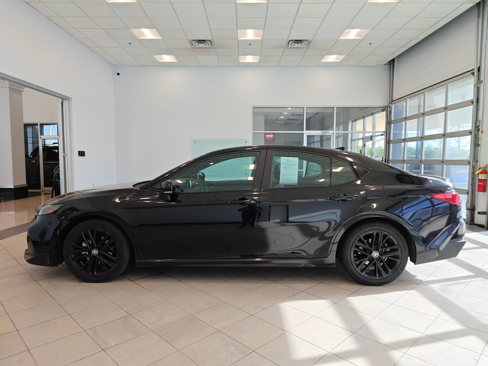 Used 2025 Toyota Camry SE image 6