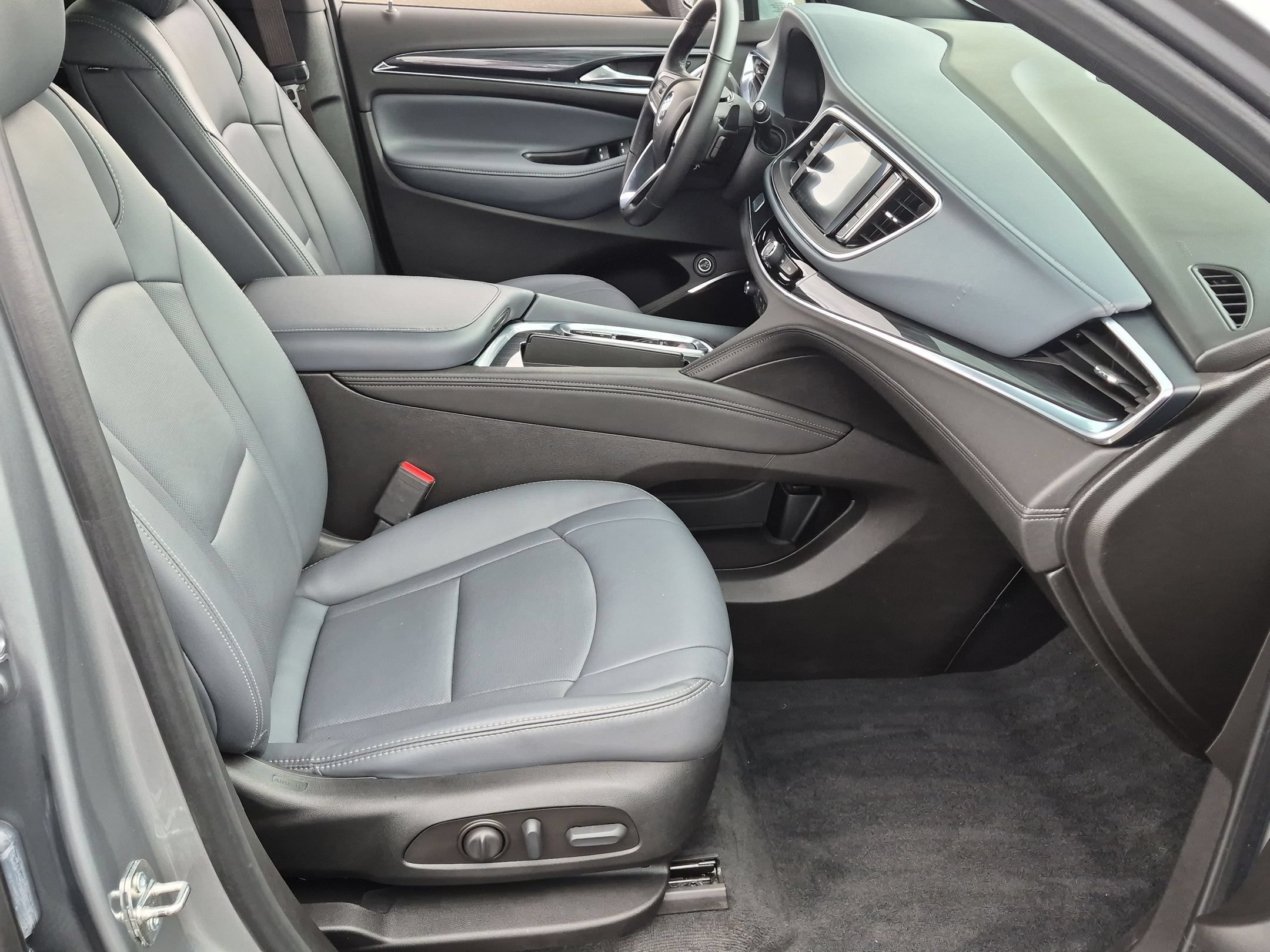 Certified 2023 Buick Enclave Essence AWD/4WD image 26