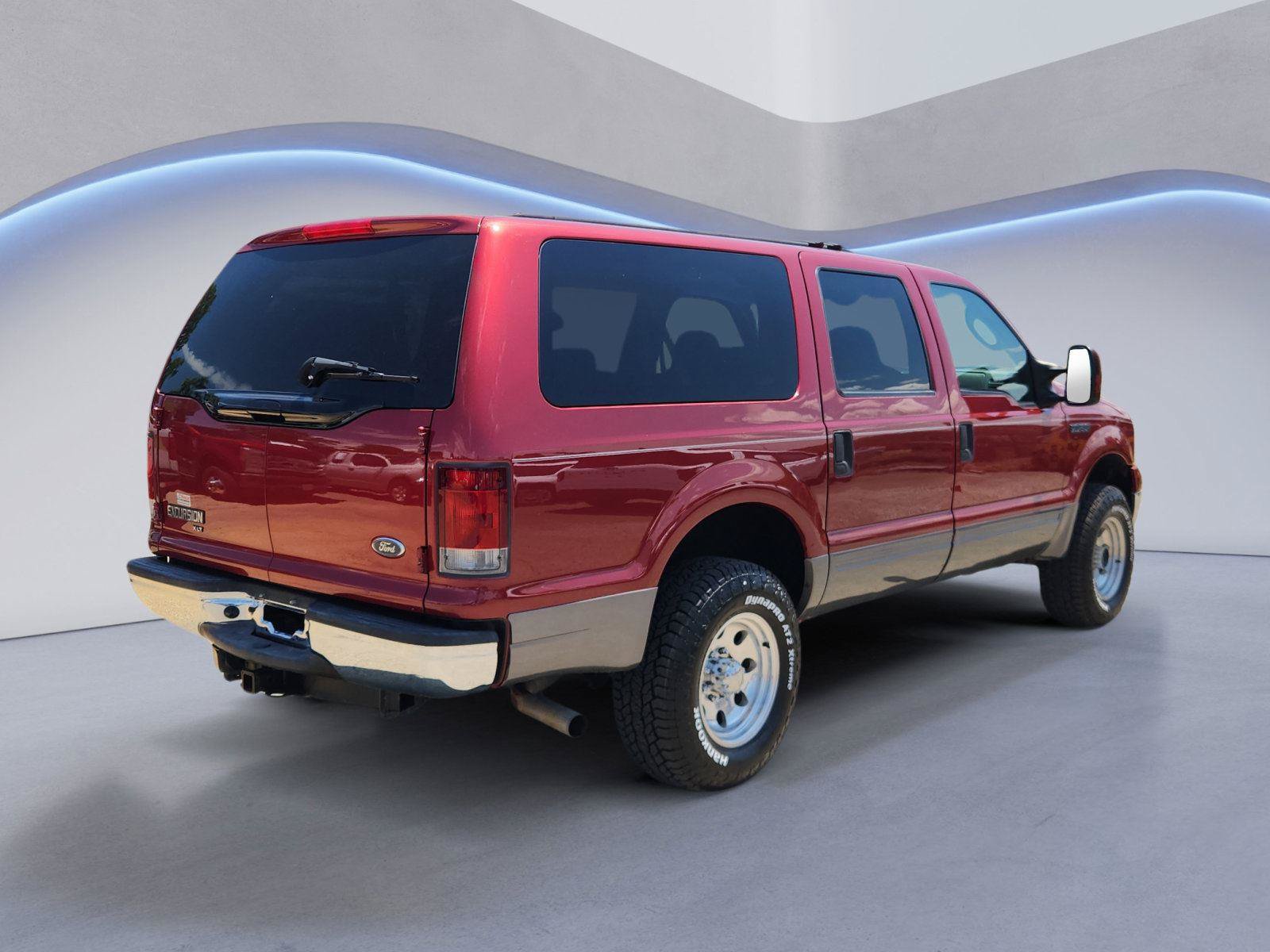 Used 2005 Ford Excursion XLT AWD/4WD image 3