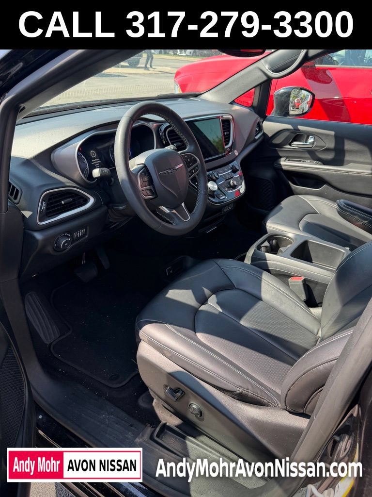 Used 2025 Chrysler Pacifica Select FWD image 6